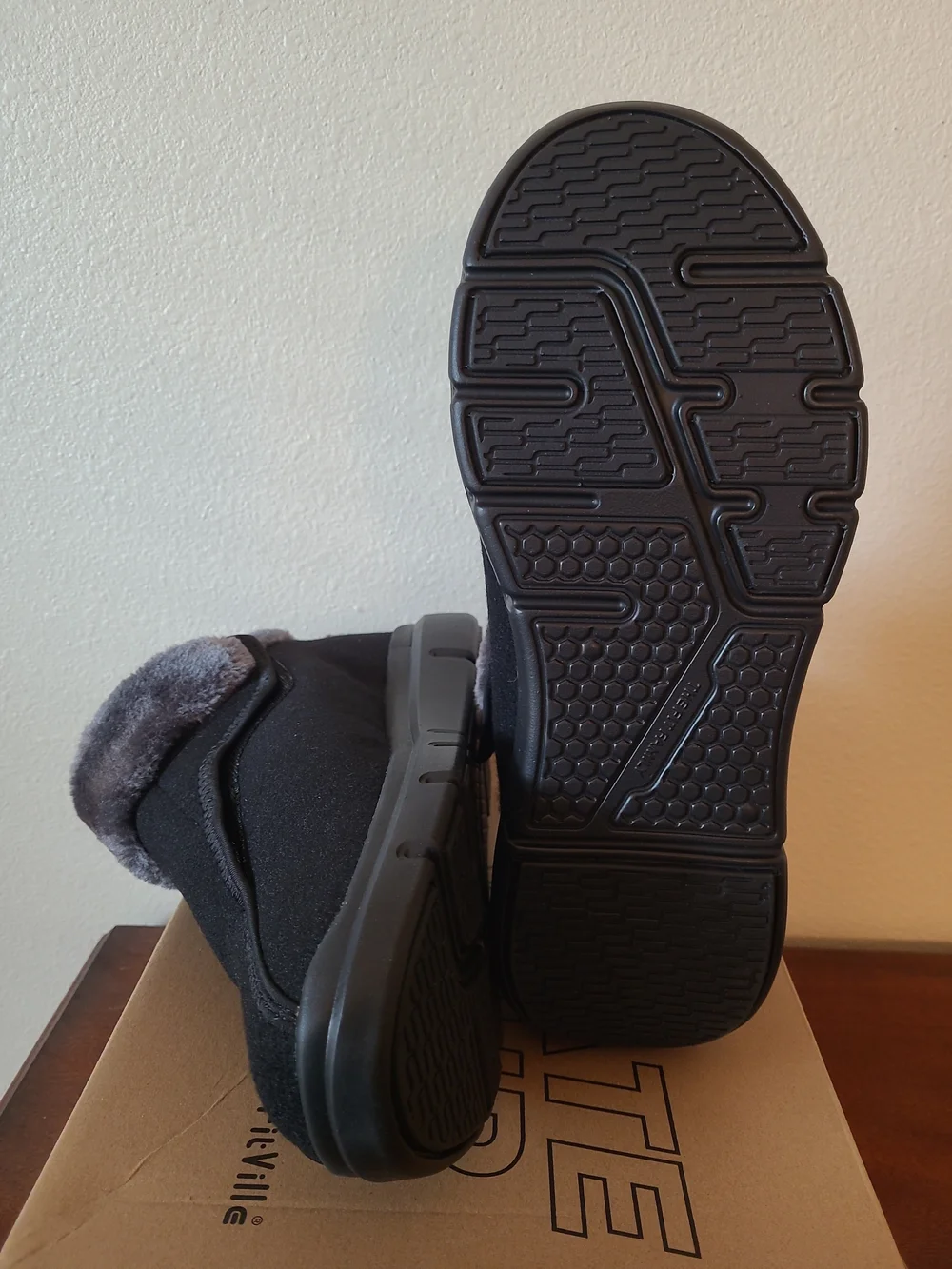 NWB FitVille Men’s Easytop Diabetic Black Cozy Slip-On Winter Boots